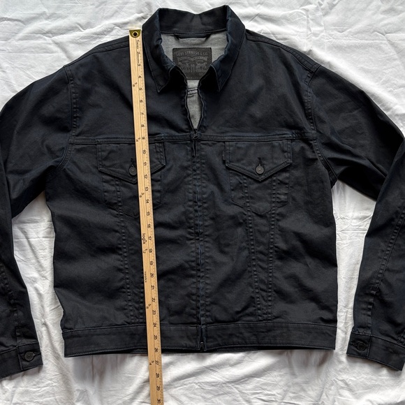 Levi's Men's Dark Denim Jacket - Picture 5 of 7